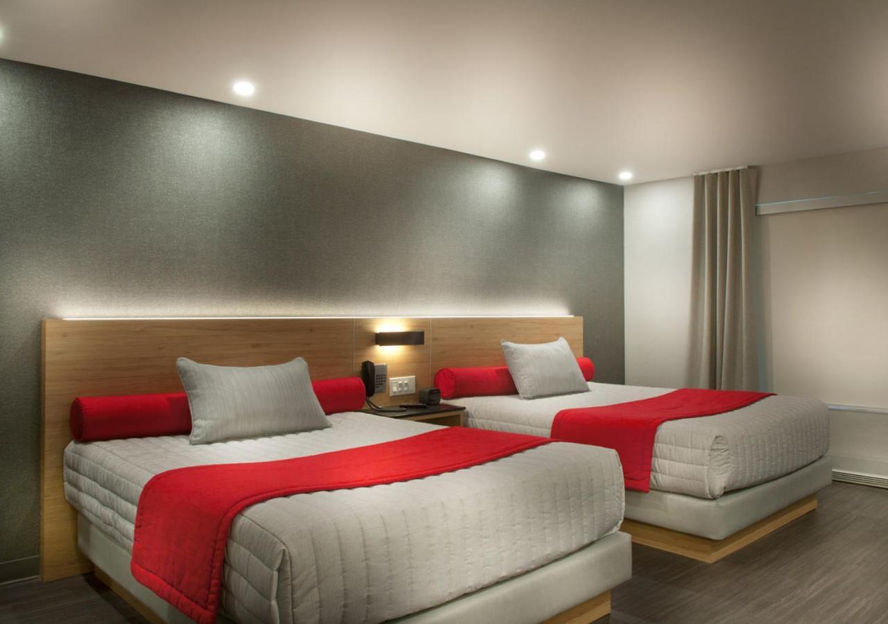 Hotel Ramada By Wyndham Laval Exterior foto