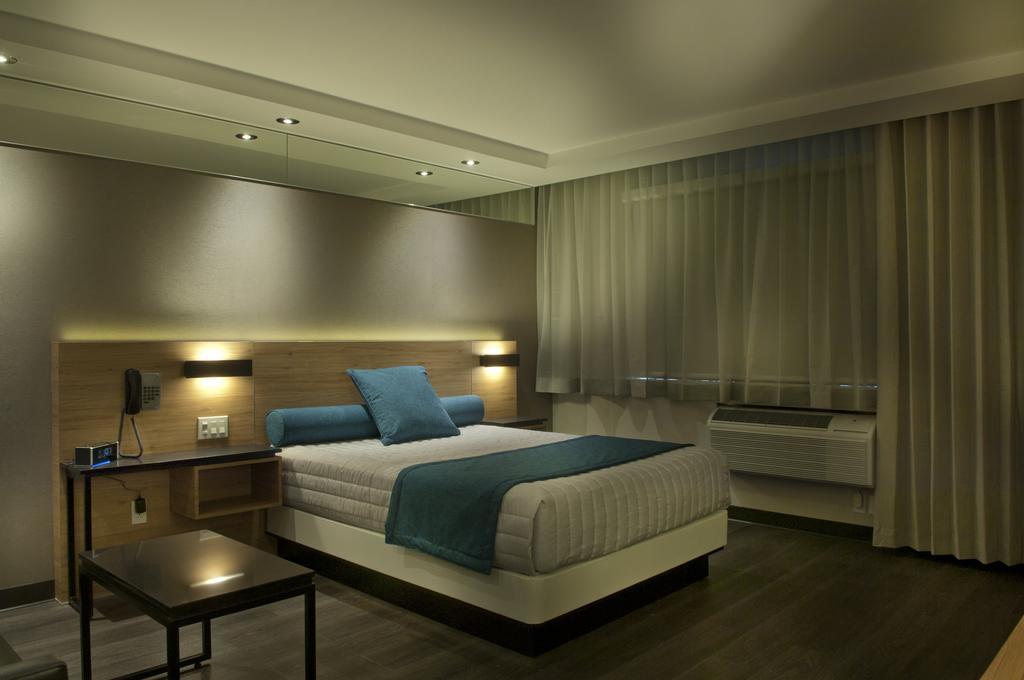 Hotel Ramada By Wyndham Laval Exterior foto