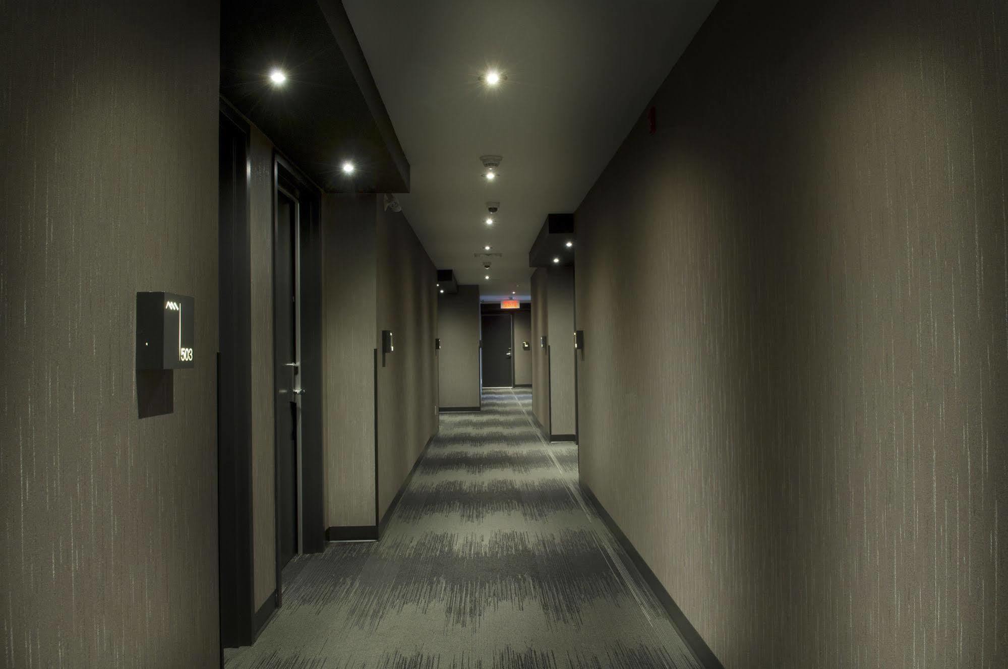 Hotel Ramada By Wyndham Laval Exterior foto