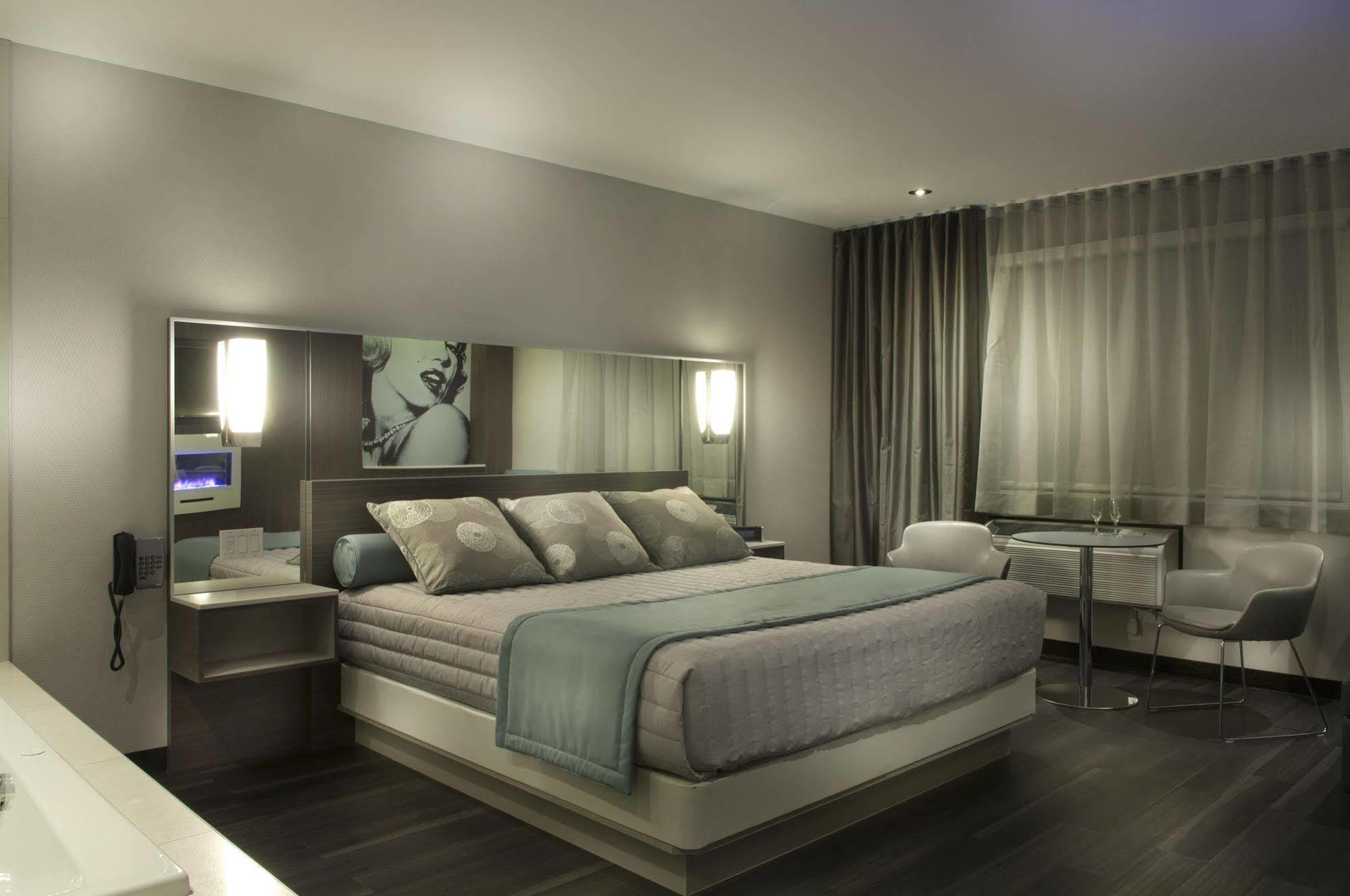 Hotel Ramada By Wyndham Laval Exterior foto